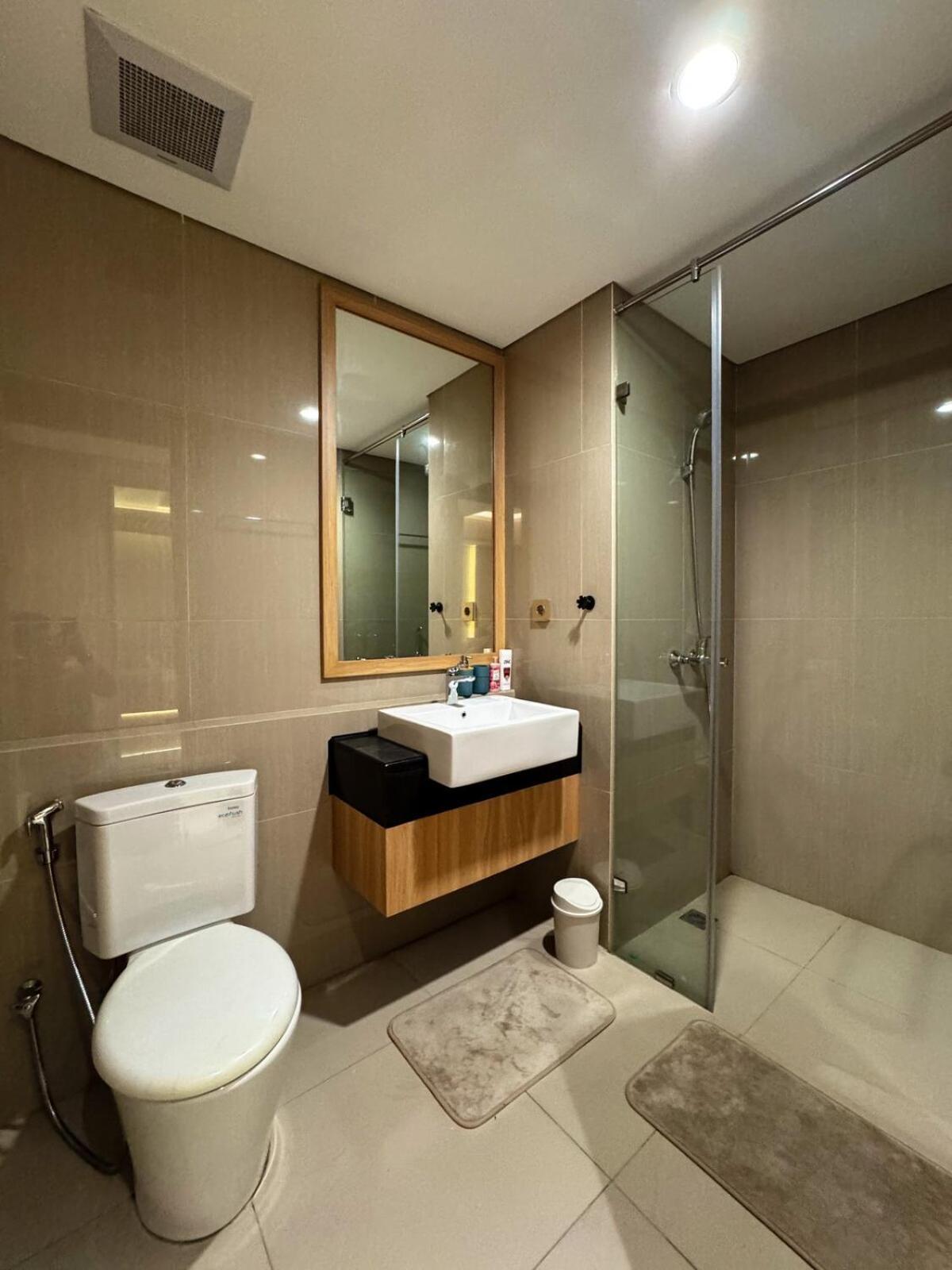 Apartment Embarcadero 2br With Netflix & Pool By Damaresa South Tangerang