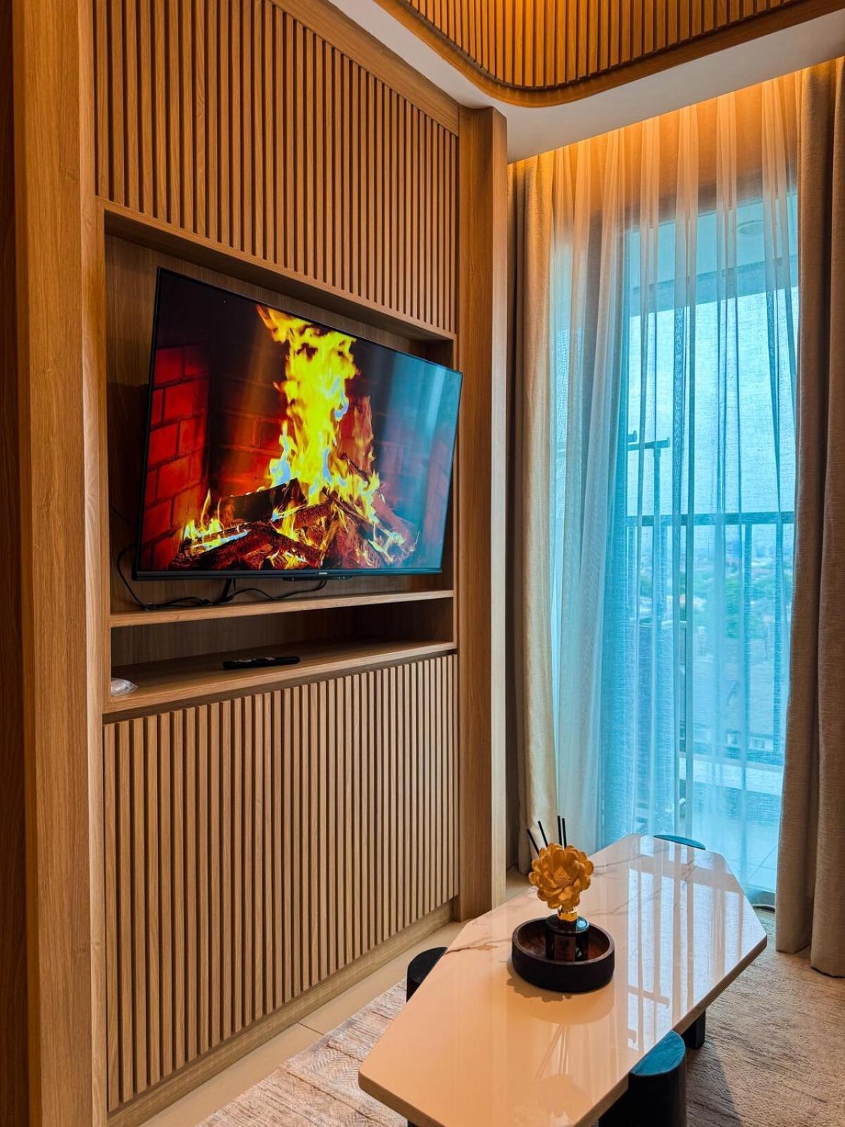 Embarcadero 2br With Netflix & Pool By Damaresa * South Tangerang